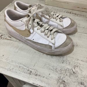 women’s low cut blazers